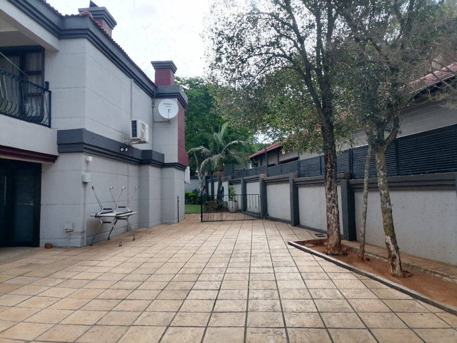 5 Bedroom Property for Sale in Safari Gardens North West